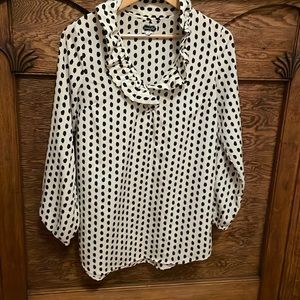 Black and off-white tunic